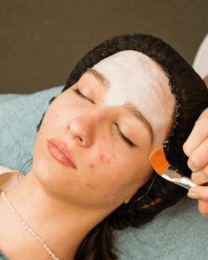 Limpieza facial con hidratación
